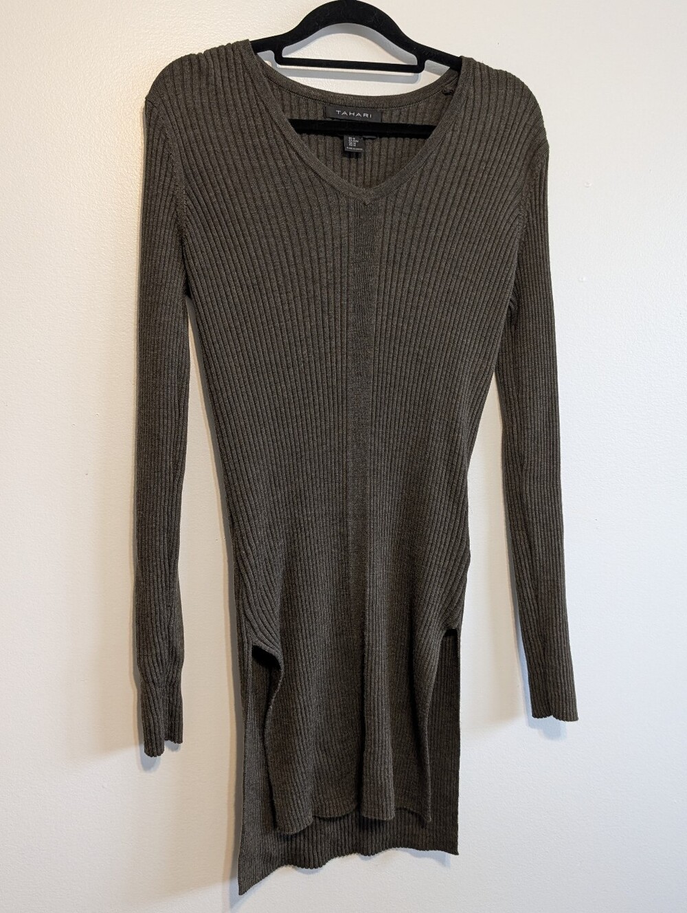 Tahari 100% Merino Wool Olive Green Ribbed V-Neck Tunic Sweater Size M